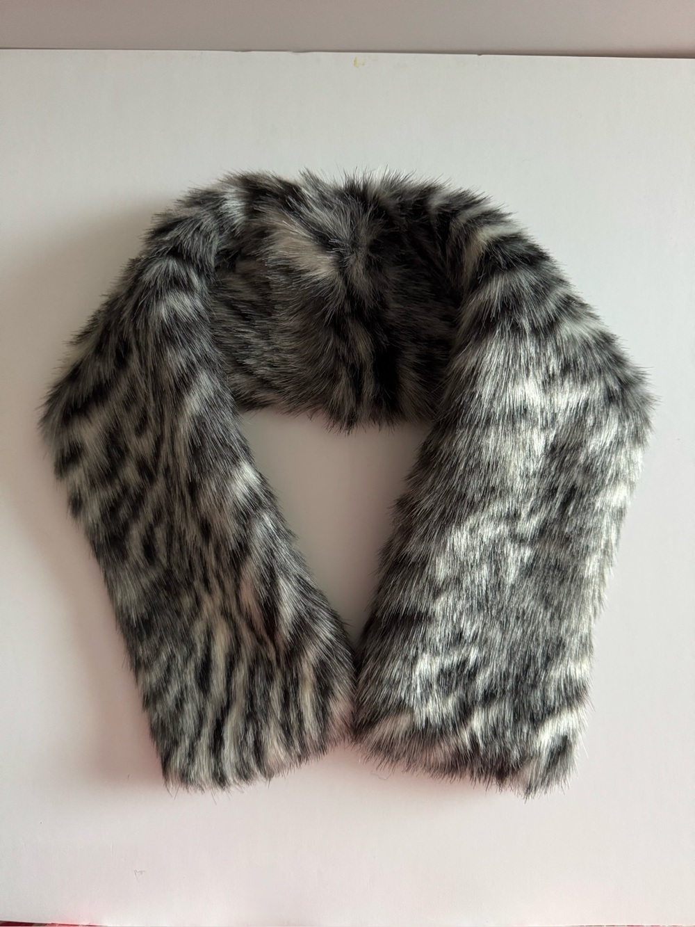 Michael Kors Faux Fur Collar Scarf in Gray and Black. With Magnetic Closure.